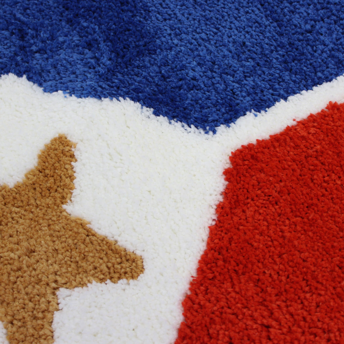 close up on the acadiana flag rug showing texture
