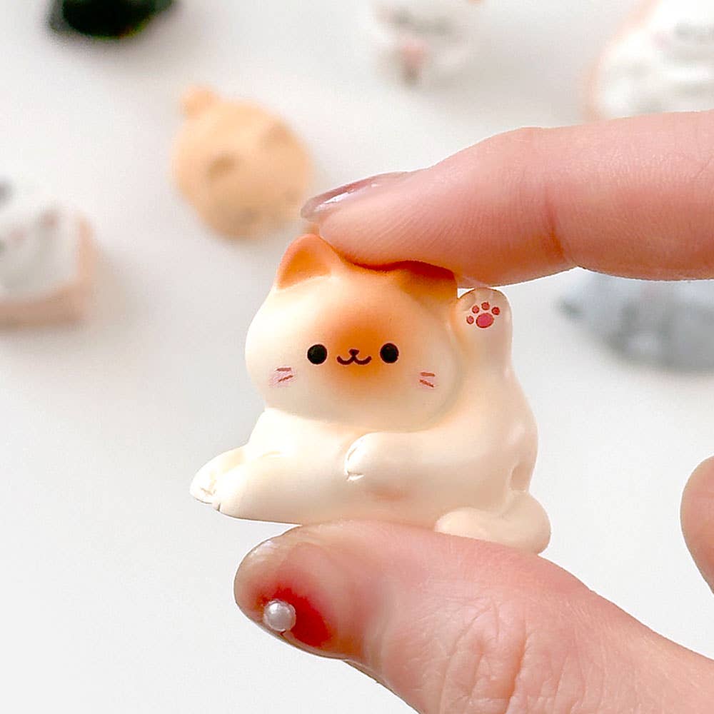 Random Cozy Cat Mini Figure