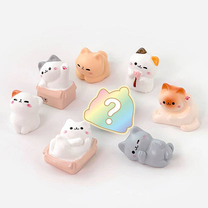 Random Cozy Cat Mini Figure