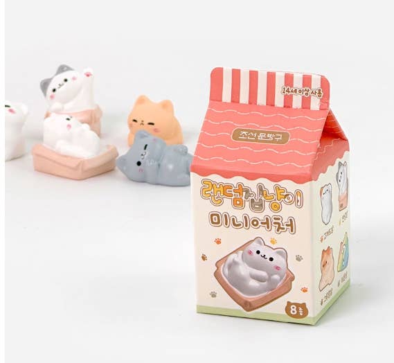 Random Cozy Cat Mini Figure