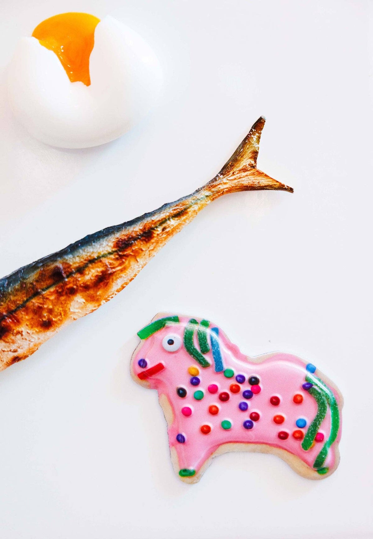 Weird horse cookie magnet