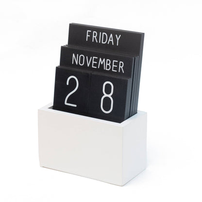 BLACK WOODEN PERPETUAL CALENDAR HF